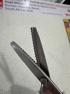 Picture of SCISSORS ZIG ZAG PINKING SHEERS 9.5 INCH